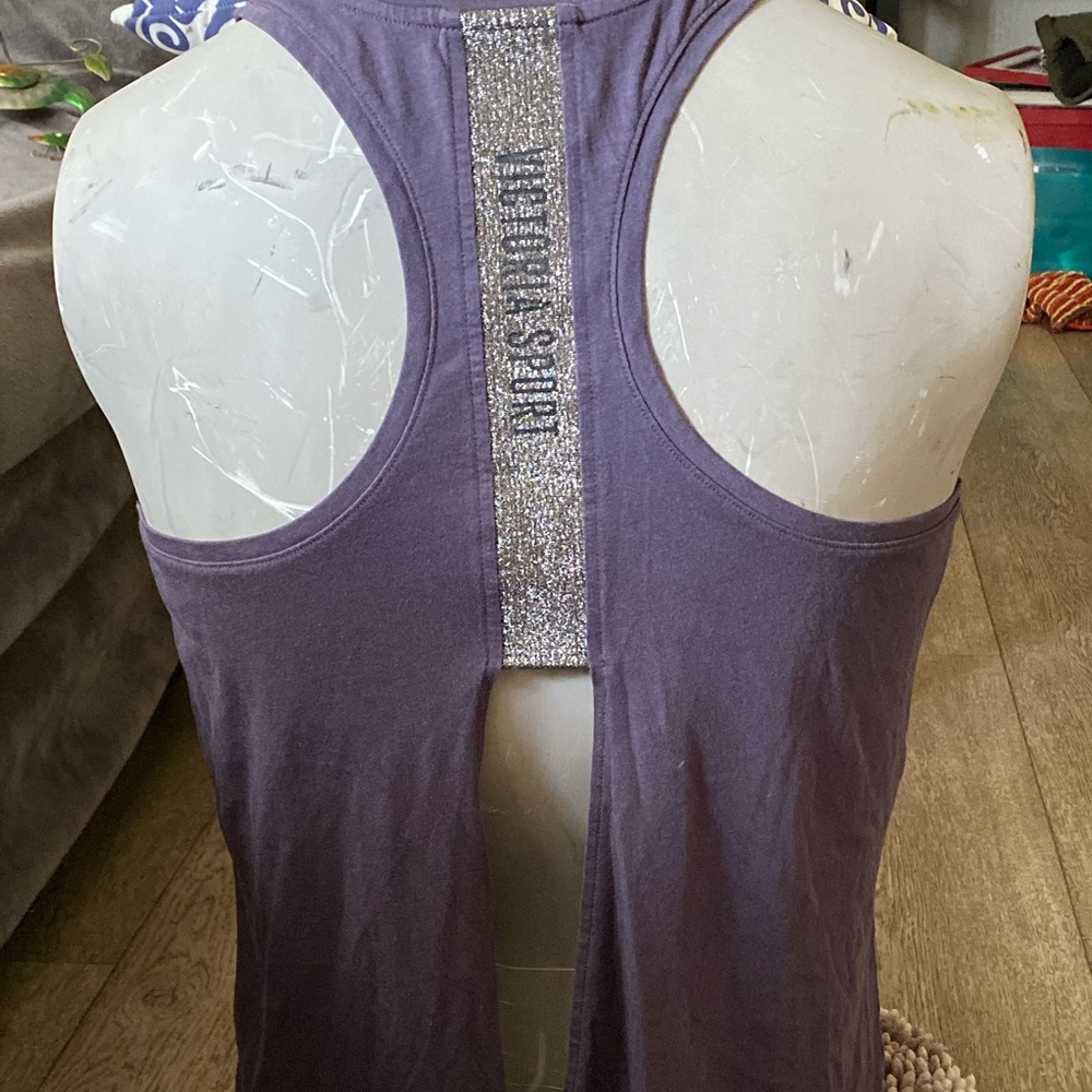 Victoria’s Secret open back workout top GUC